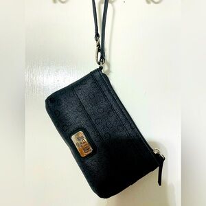 🤩NWOT authentic Guess wristlet